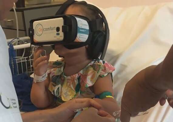 虚拟现实耳机和催眠可能有助于分散正在接受医疗程序的患者的注意力